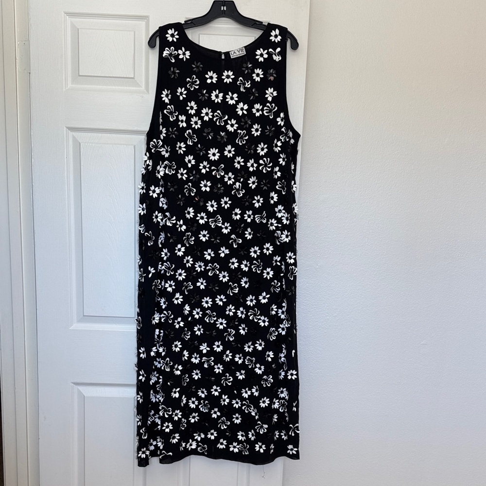 Chic Black and White Floral Midi Dress